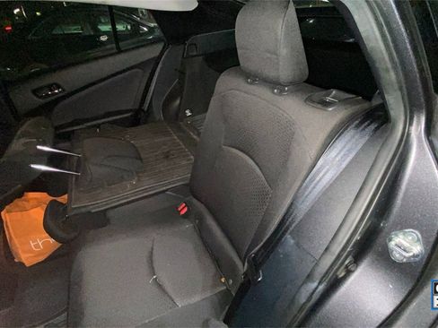 Used 2022 Toyota Prius LE image 6