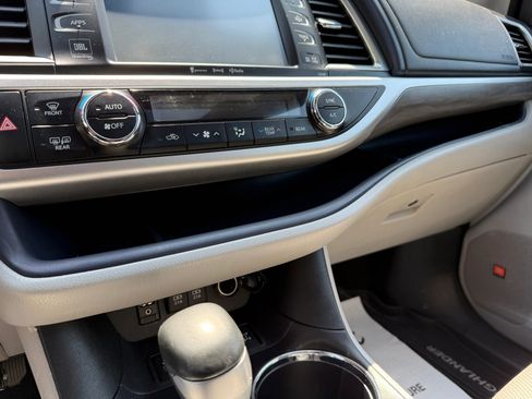 Used 2018 Toyota Highlander Limited image 37