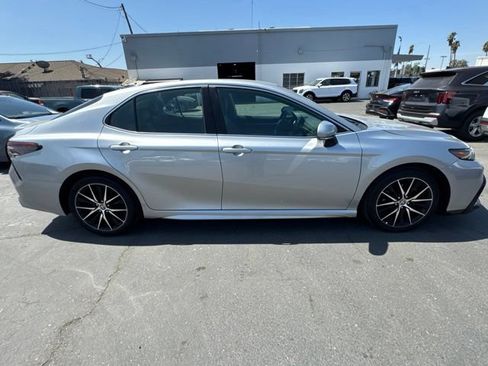 Used 2023 Toyota Camry SE FWD image 5