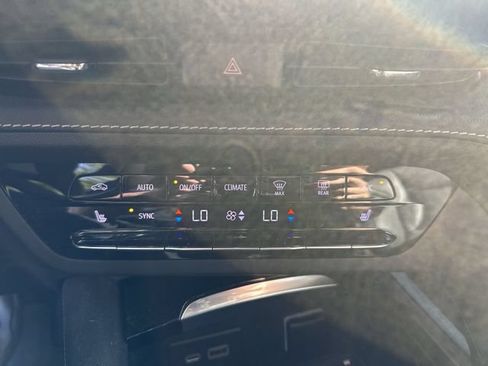 Used 2021 Buick Envision Essence w/ Sport Touring Package AWD/4WD image 19