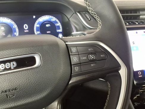 Used 2024 Jeep Grand Cherokee L Limited image 17