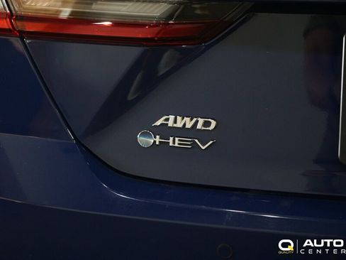 Used 2025 Toyota Camry XLE AWD/4WD image 6