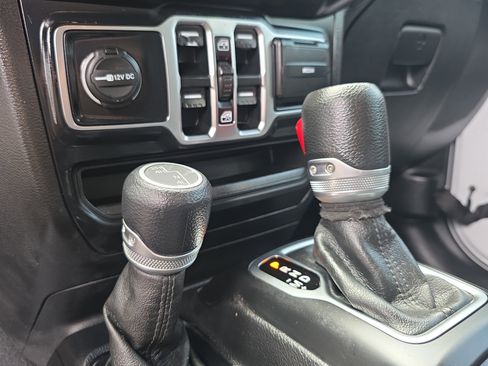 Used 2020 Jeep Gladiator Sport w/ Quick Order Package 24S AWD/4WD image 32