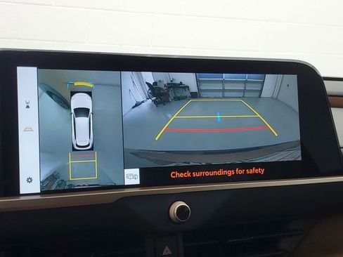 Used 2025 Toyota Crown Signia w/ Advanced Technology Package image 29