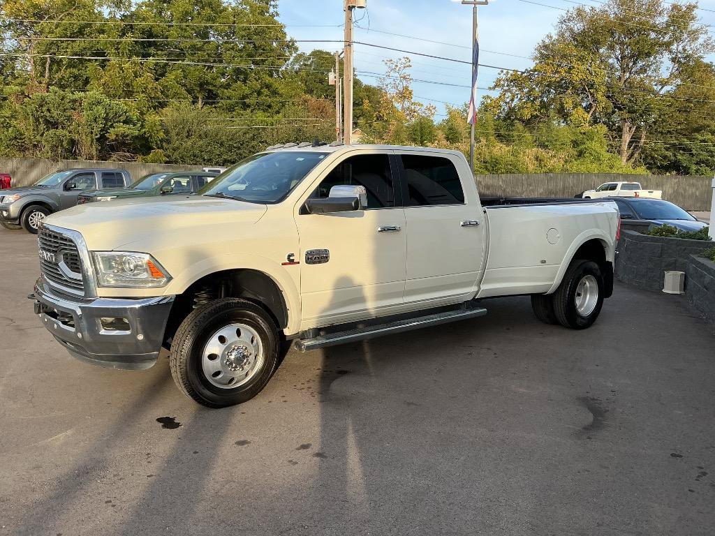Used 2018 RAM 3500 Laramie Longhorn AWD/4WD image 3