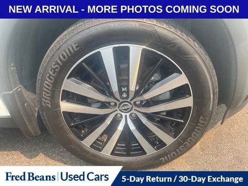 Used 2024 Nissan Pathfinder Platinum w/ Black Appearance Package AWD/4WD image 14