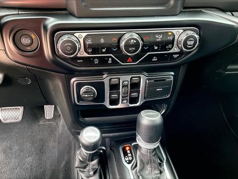 Used 2023 Jeep Gladiator Sport AWD/4WD image 31