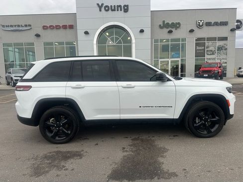 Used 2023 Jeep Grand Cherokee Altitude image 2