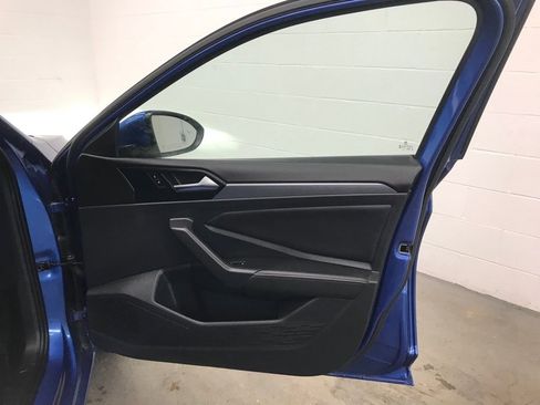 Used 2024 Volkswagen Jetta SE image 33