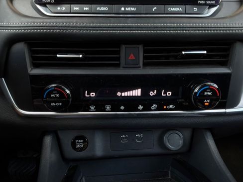 Used 2025 Nissan Rogue SV FWD image 27