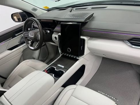 Used 2025 GMC Acadia Denali w/ Super Cruise Package AWD/4WD image 34