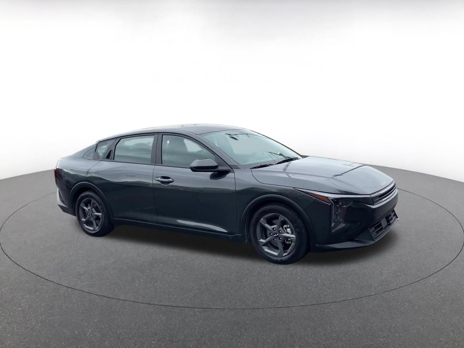 Used 2025 Kia K4 FWD image 2