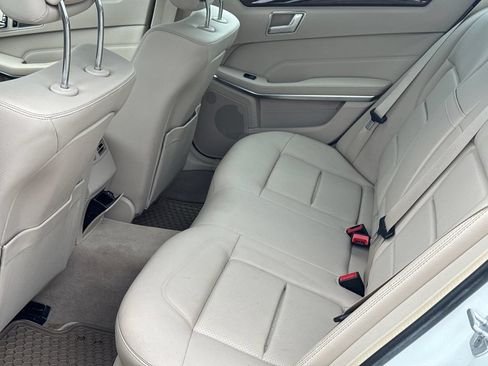 Used 2016 Mercedes-Benz E 350 4MATIC Sedan image 19
