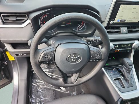 Used 2025 Toyota RAV4 XLE FWD image 32
