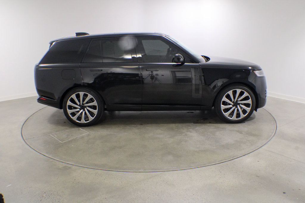 Used 2026 Land Rover Range Rover SE AWD/4WD image 7