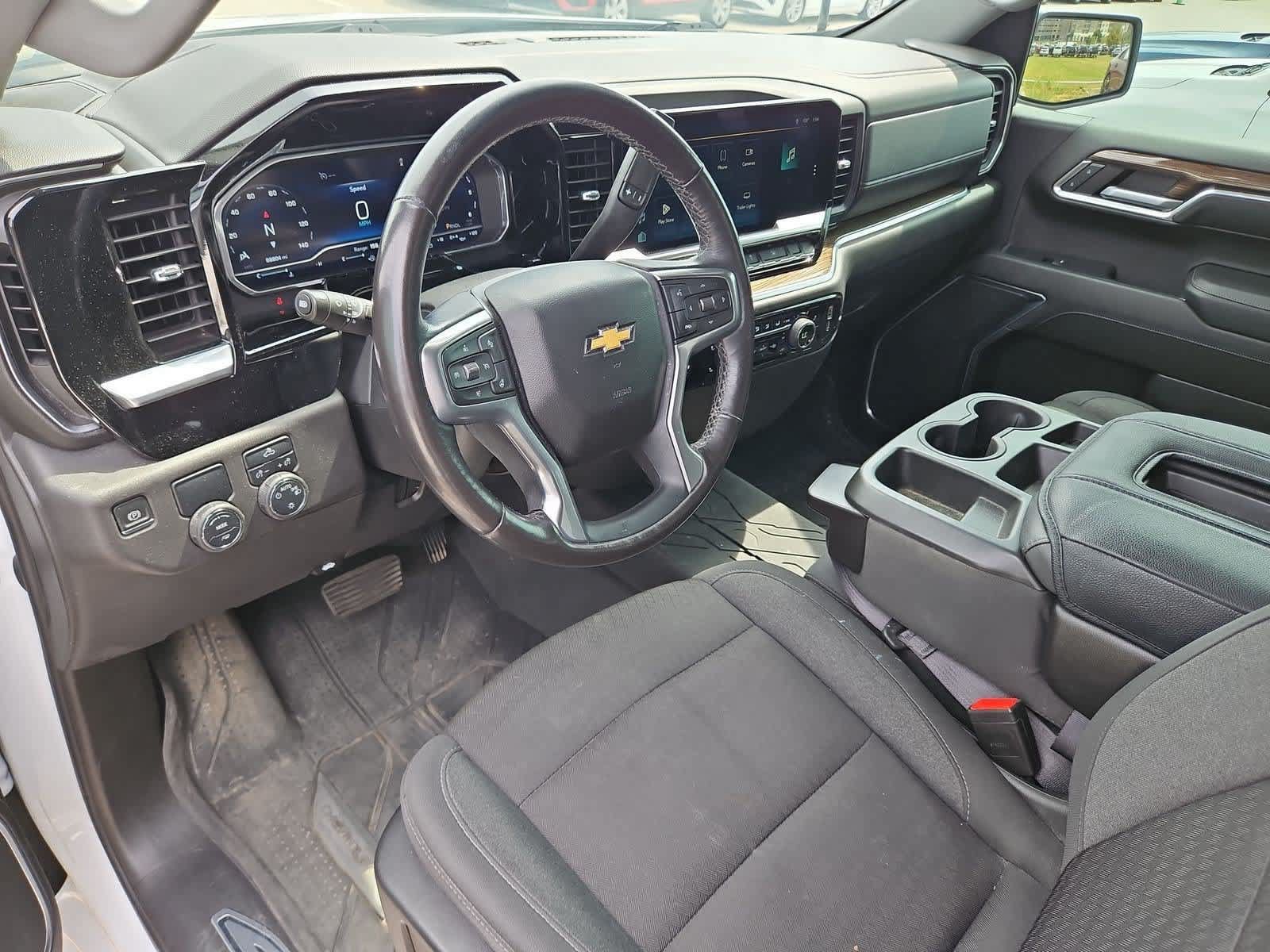 Used 2022 Chevrolet Silverado 1500 LT w/ Protection Package RWD image 2