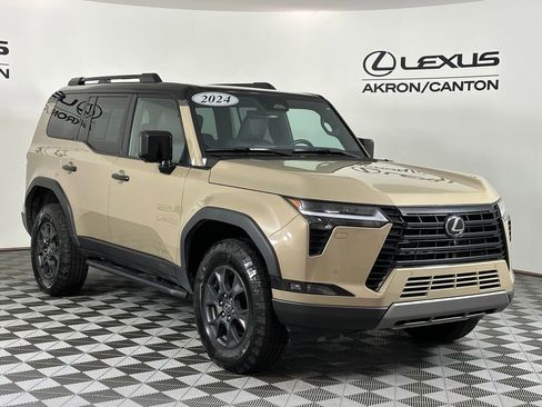 Used 2024 Lexus GX 550 AWD/4WD image 2