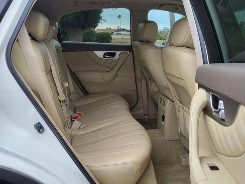 Used 2017 INFINITI QX70 2WD w/ Premium Package image 19