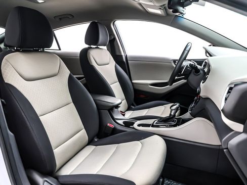 Used 2019 Hyundai Ioniq Plug-In Hybrid image 8