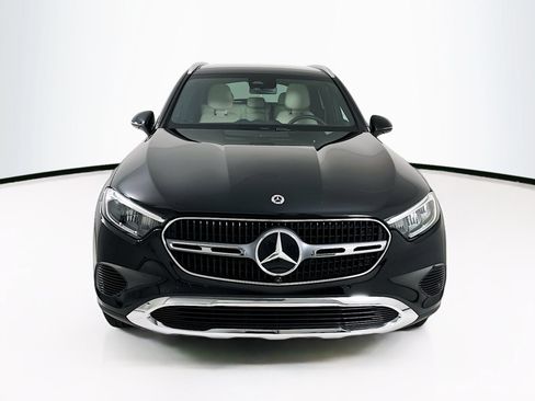 Used 2026 Mercedes-Benz GLC 300 image 2