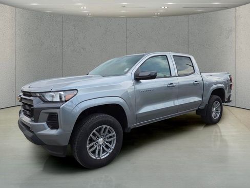 Used 2025 Chevrolet Colorado LT w/ Advanced Trailering Package RWD image 7