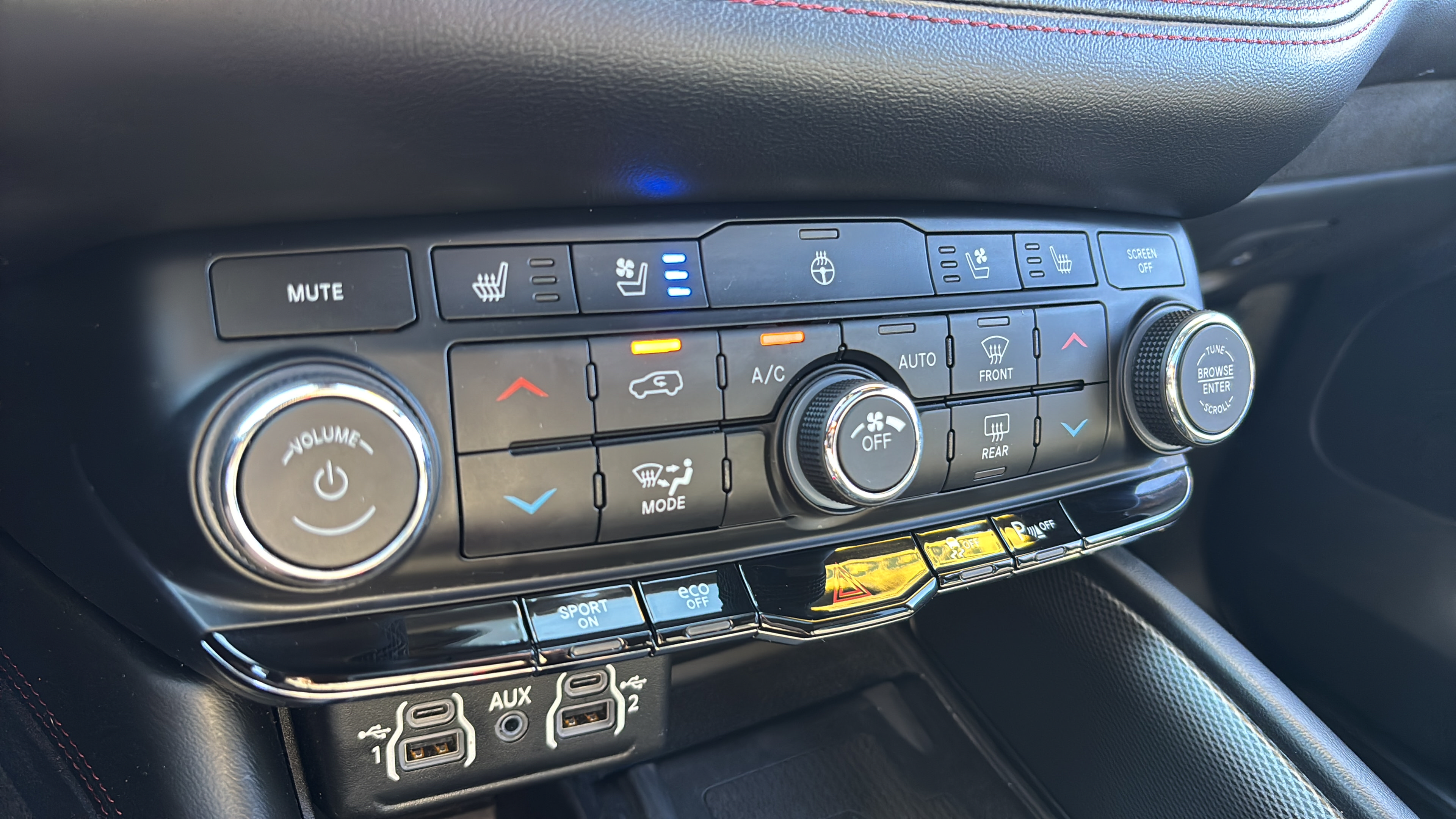 Used 2022 Dodge Durango R/T w/ Blacktop Package AWD/4WD image 24