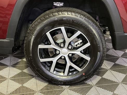 Used 2025 Jeep Grand Cherokee Limited image 5