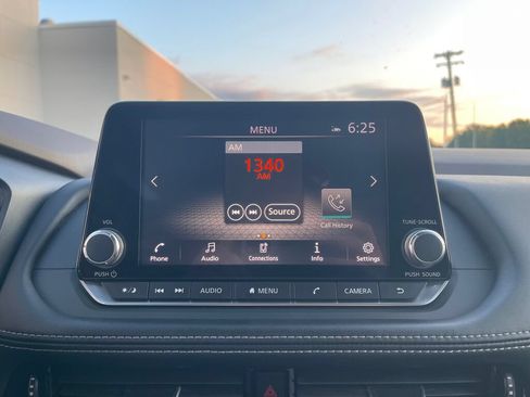Used 2021 Nissan Rogue SV AWD/4WD image 9