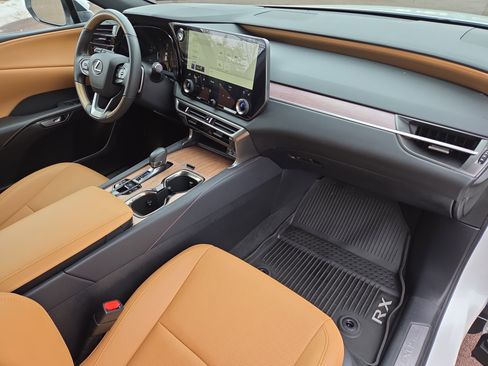 Certified 2025 Lexus RX 350 Premium w/ Accessory Package image 18