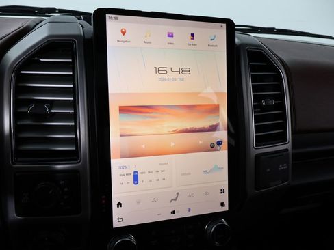 Used 2019 Ford F150 Platinum w/ Equipment Group 701A Luxury image 43