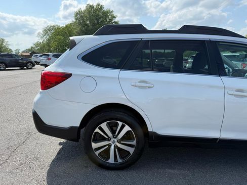 Used 2019 Subaru Outback 2.5i Limited AWD/4WD image 39