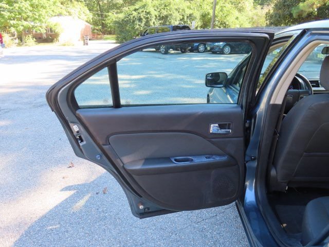 Used 2011 Ford Fusion SE FWD image 10