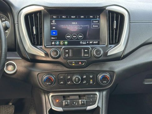 Used 2024 GMC Terrain SLT image 13