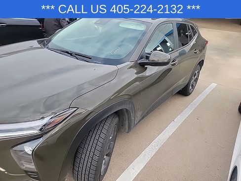 Used 2024 Chevrolet Trax LT image 2