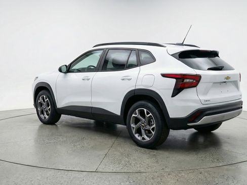 Used 2025 Chevrolet Trax LT FWD image 6