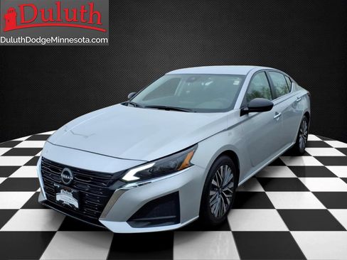 Used 2024 Nissan Altima 2.5 SV FWD image 1