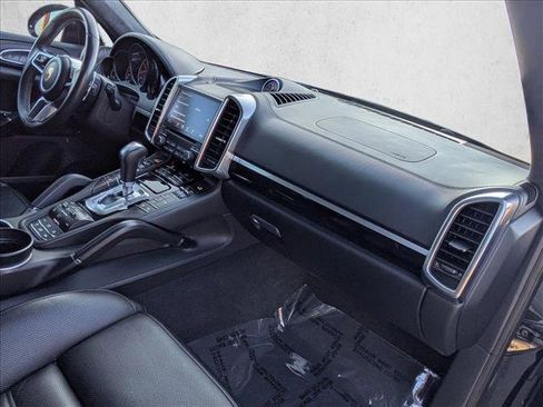 Used 2018 Porsche Cayenne Turbo image 23