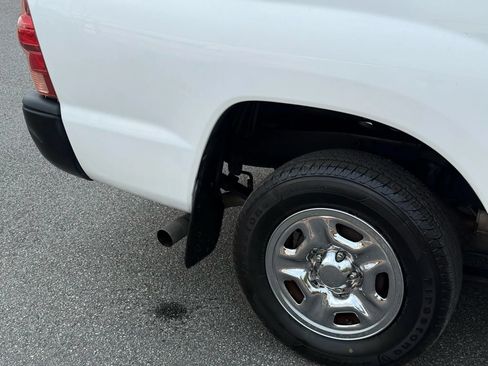Used 2014 Toyota Tacoma 2WD Regular Cab image 9