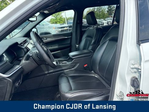 Used 2024 Jeep Grand Cherokee L Limited AWD/4WD image 11