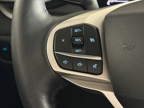 Used 2023 Ford Explorer XLT w/ Equipment Group 202A AWD/4WD image 39