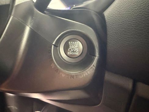 Used 2020 Jeep Renegade Latitude w/ Cold Weather Group AWD/4WD image 32