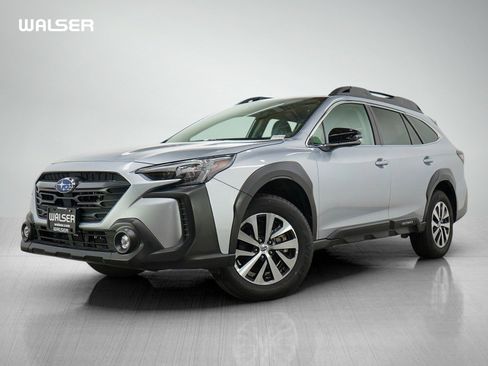 Used 2025 Subaru Outback Premium AWD/4WD image 1