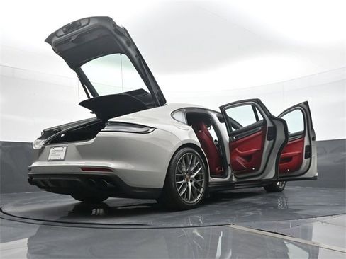 Used 2023 Porsche Panamera 4 Platinum Edition image 27