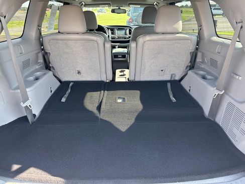 Used 2015 Toyota Highlander Limited image 9