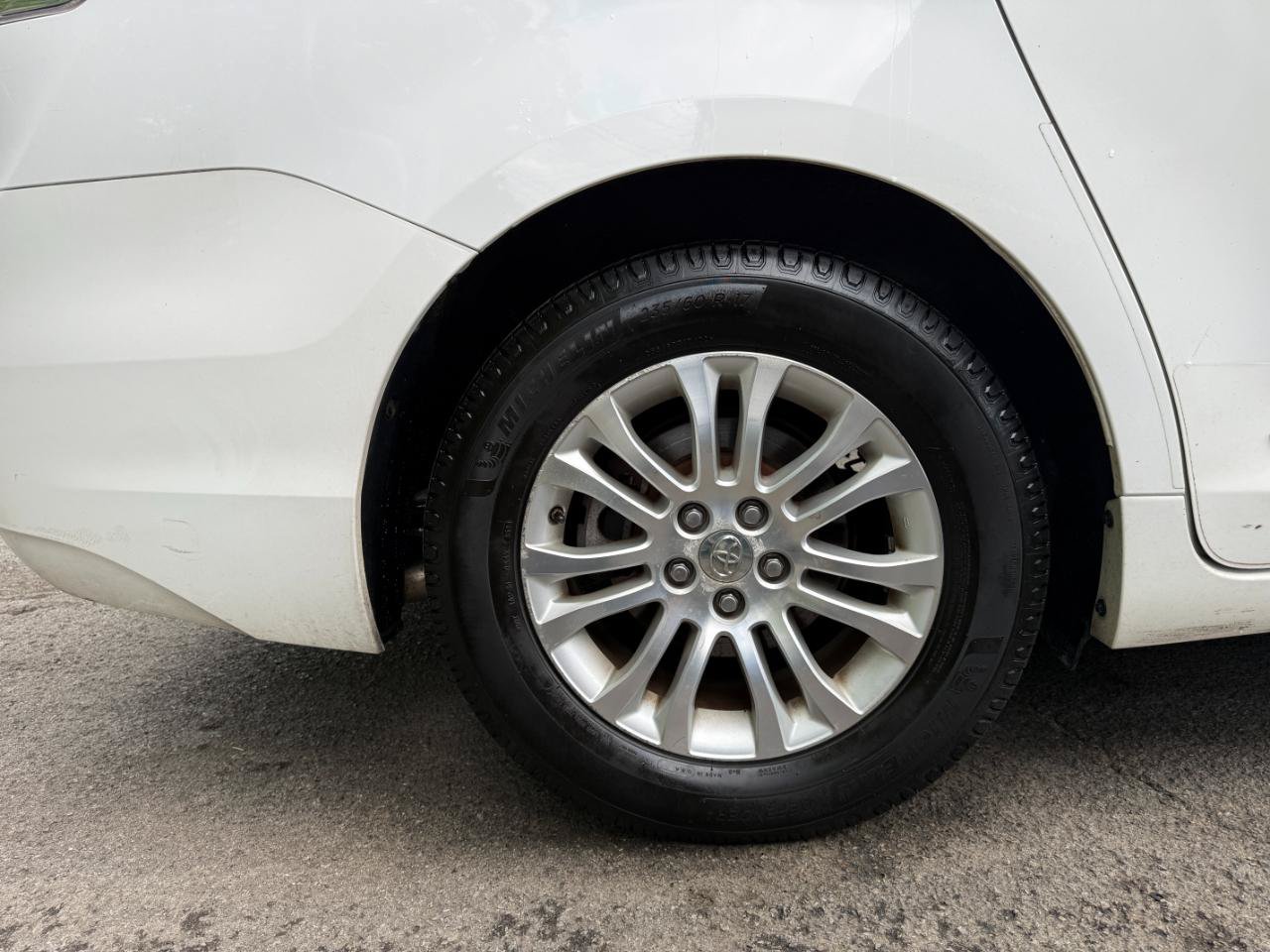 Used 2013 Toyota Sienna XLE w/ Entertainment Pkg FWD image 51
