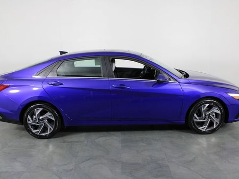 Used 2025 Hyundai Elantra Limited image 14