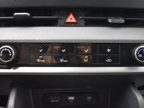 Used 2025 Kia Sportage LX AWD/4WD image 32