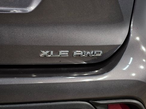 Certified 2024 Toyota Highlander XLE image 39