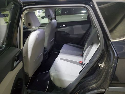 Used 2023 Volkswagen Taos SE w/ Panoramic Sunroof Package AWD/4WD image 8