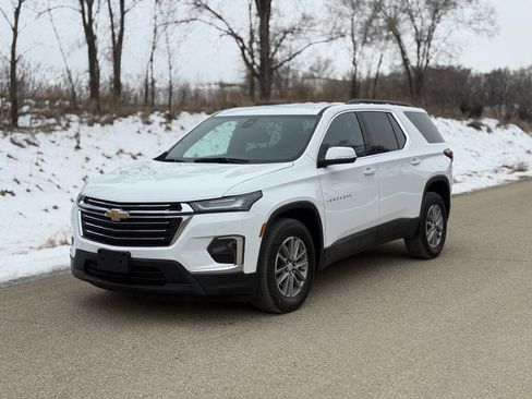 Used 2023 Chevrolet Traverse LT AWD/4WD image 2